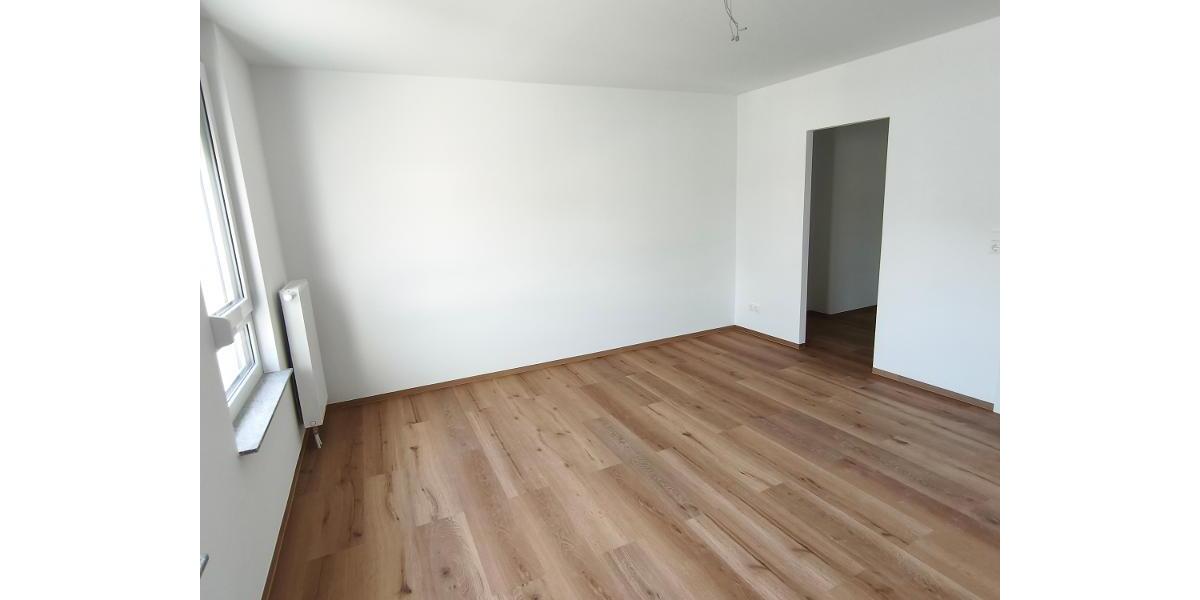 OG: Schlafzimmer mit Ankleide Bild 2