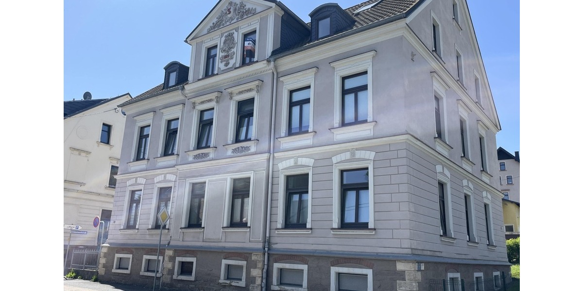 Hausansicht mit Wohnung im DG rechts