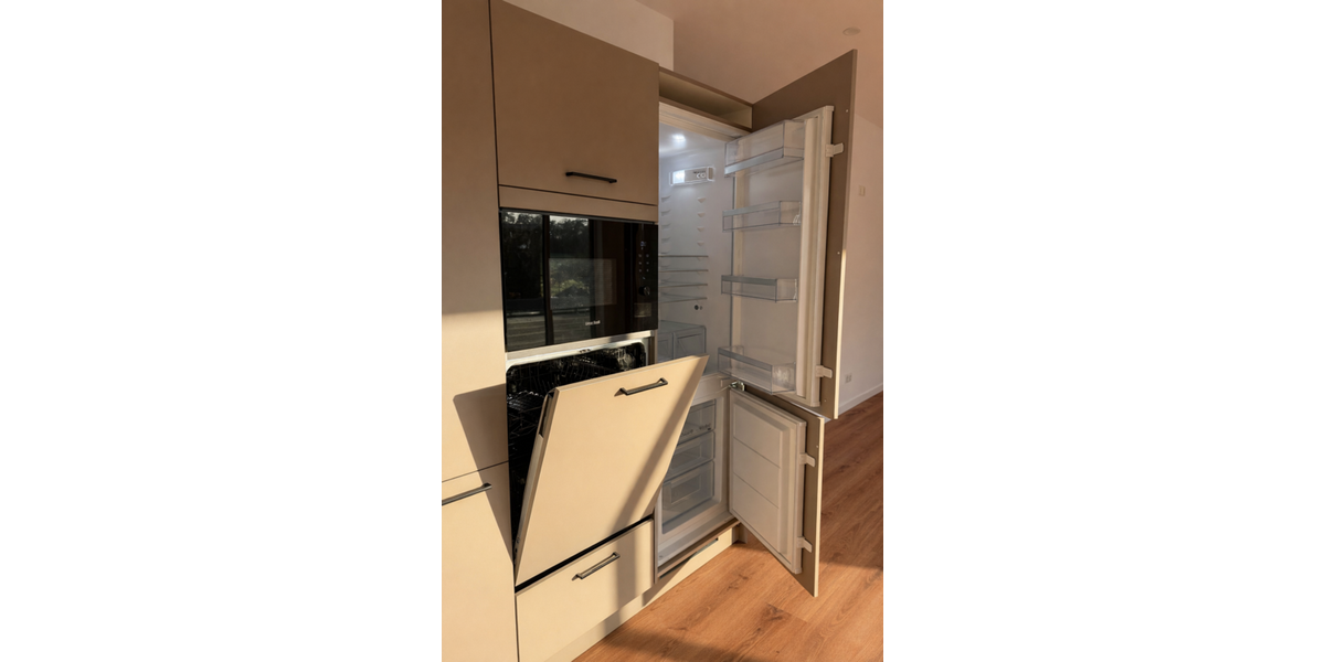 Offener, heller Bereich fuer Kueche, Esszimmer und