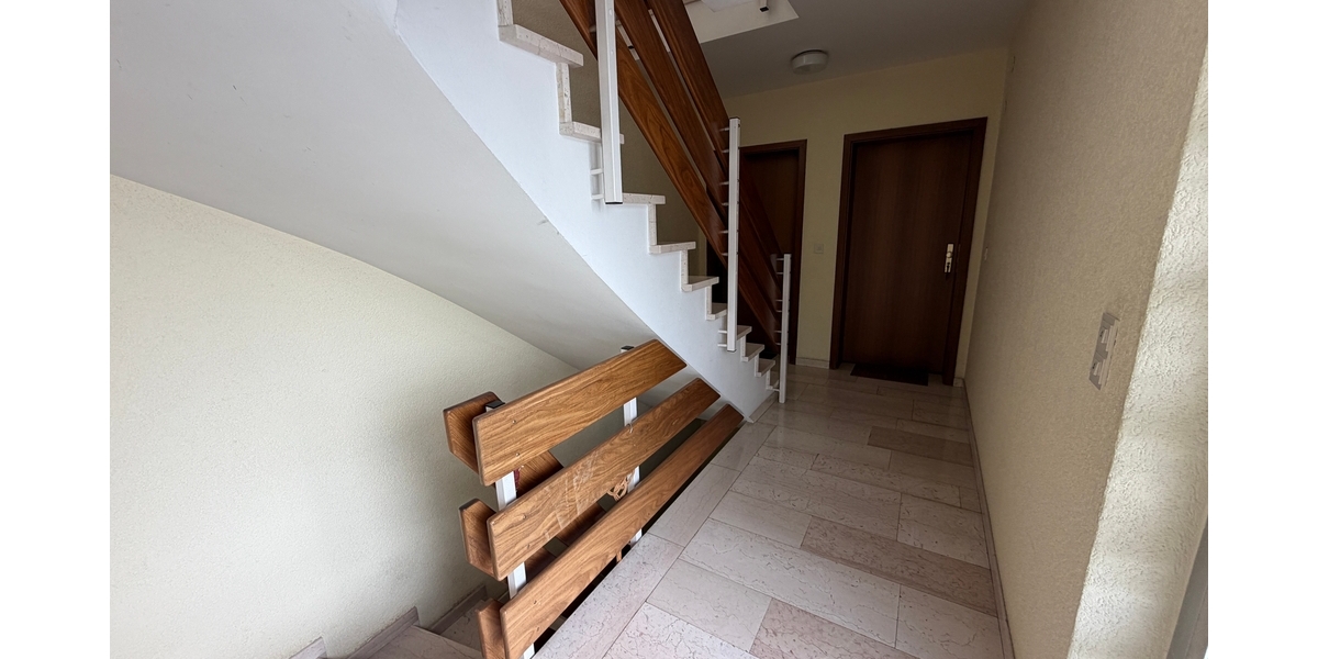 Flur mit Treppe