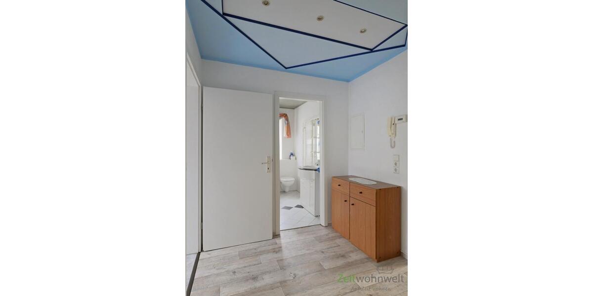 Wohnungsflur mit Garderobe