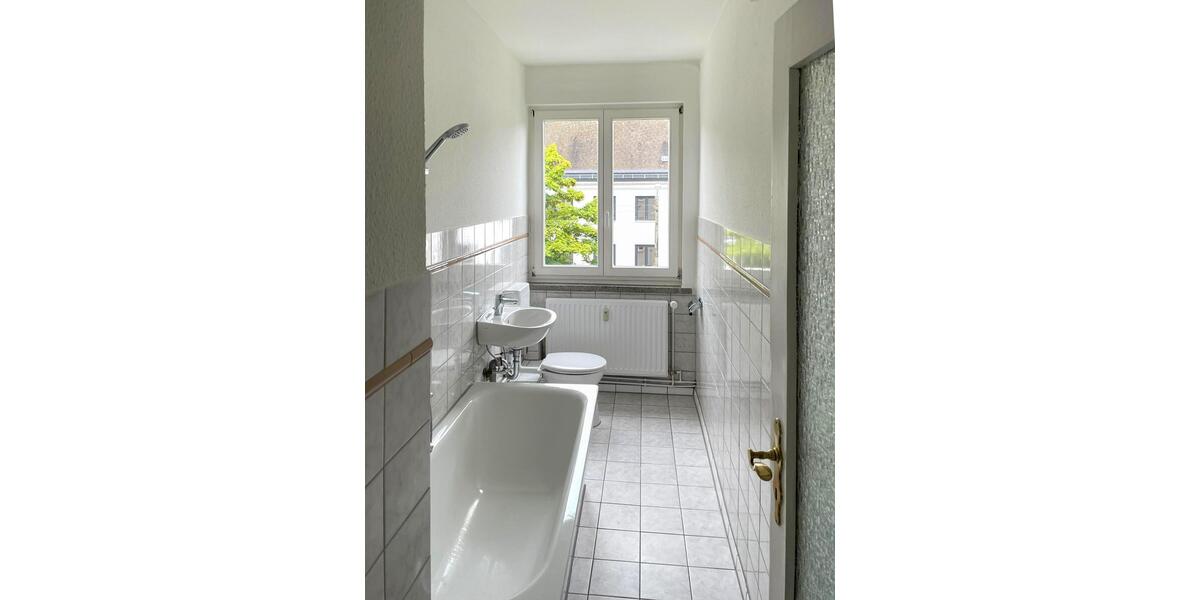 Tageslichtbad mit Badewanne