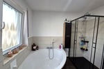 Großzügiges Wohnen für zwei Generationen: Poolbereich mit Poolbar & barrierefreiem EG - Zweifamilienhaus Katzweiler | Angebot:24408767