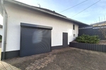 Großzügiges Wohnen für zwei Generationen: Poolbereich mit Poolbar und barrierefreiem EG - Zweifamilienhaus Katzweiler | Angebot:27159280