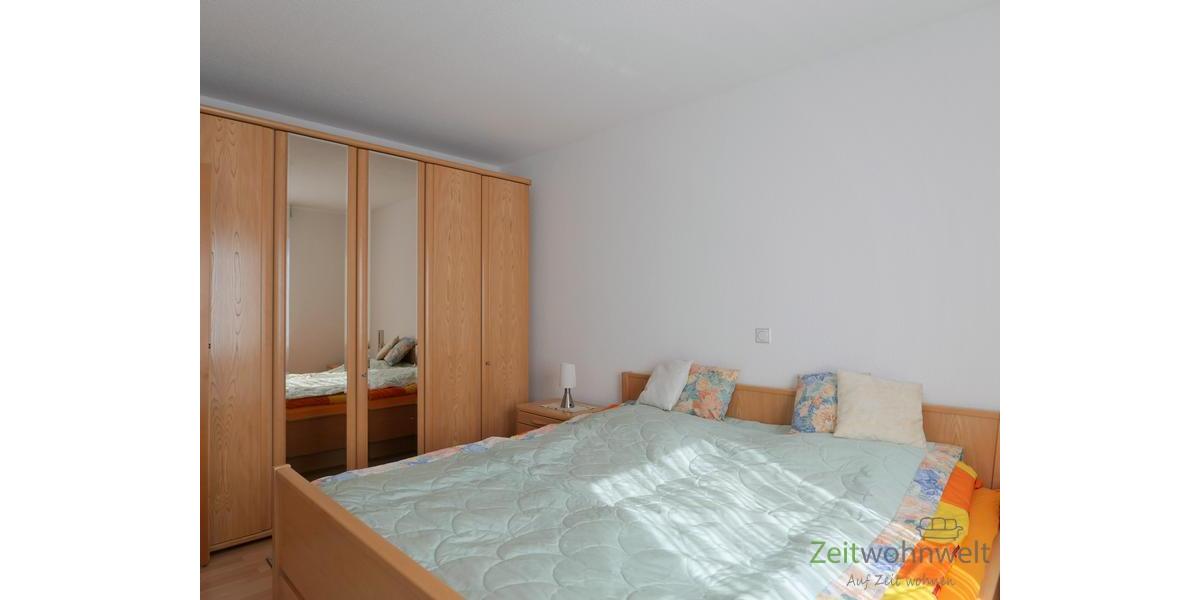 großer Kleiderschrank
