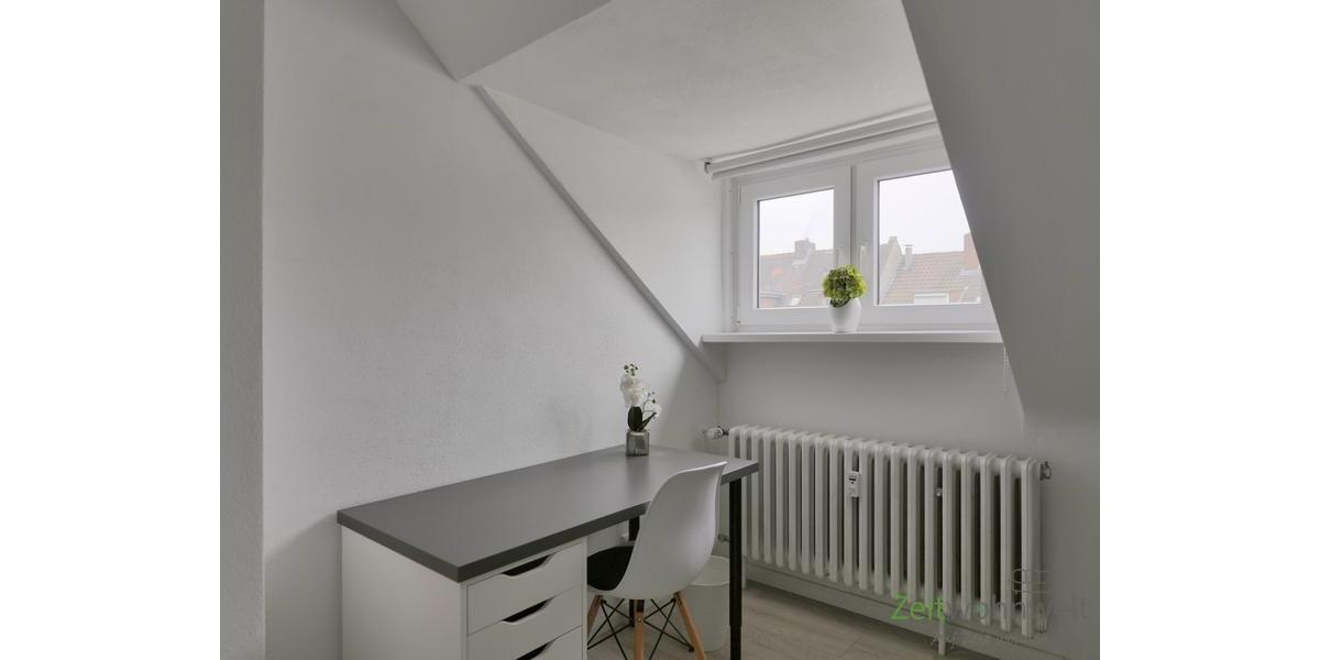 Schreibtisch im dritten Zimmer