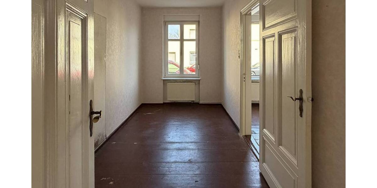 Unsanierte Wohnung im EG