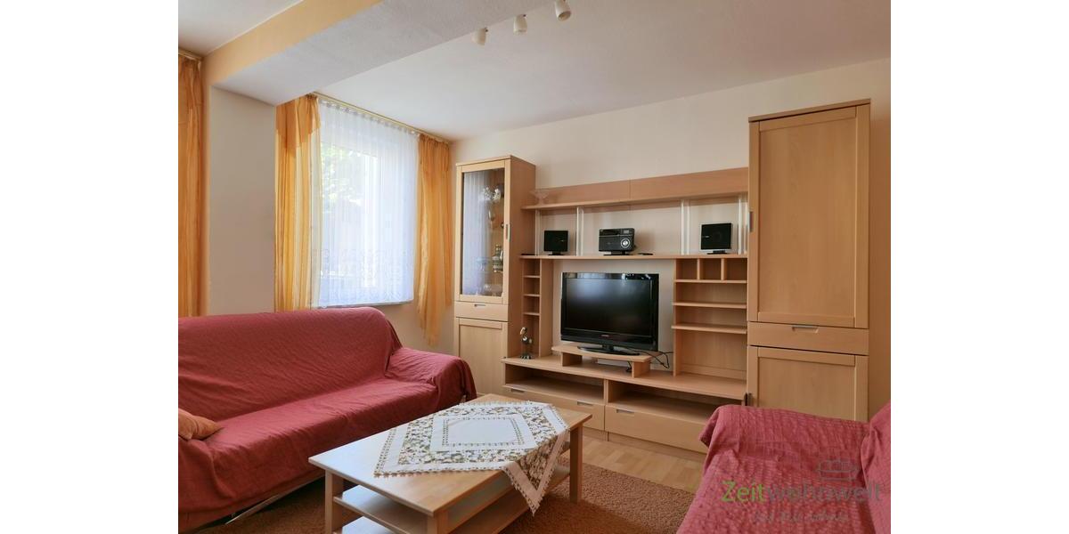 Schrankwand und TV