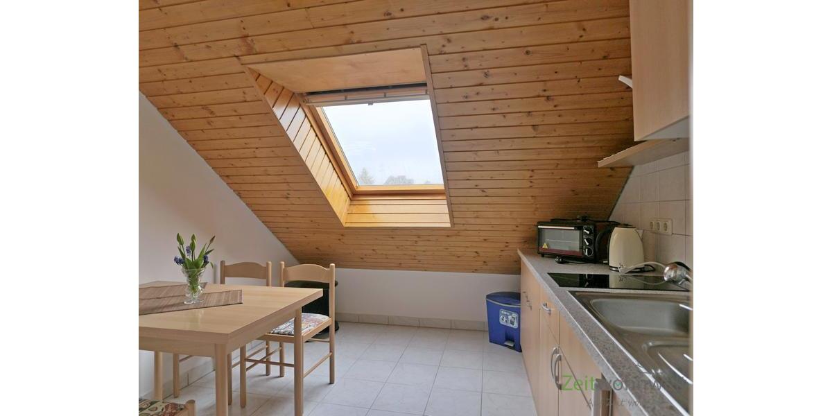 (EF1025_M) Dresden: Ockerwitz, preiswerte möblierte Dachwohnung mit Balkon und Grundreinigung, WLAN - Etagenwohnung Dresden Ockerwitz | Angebot:27157364