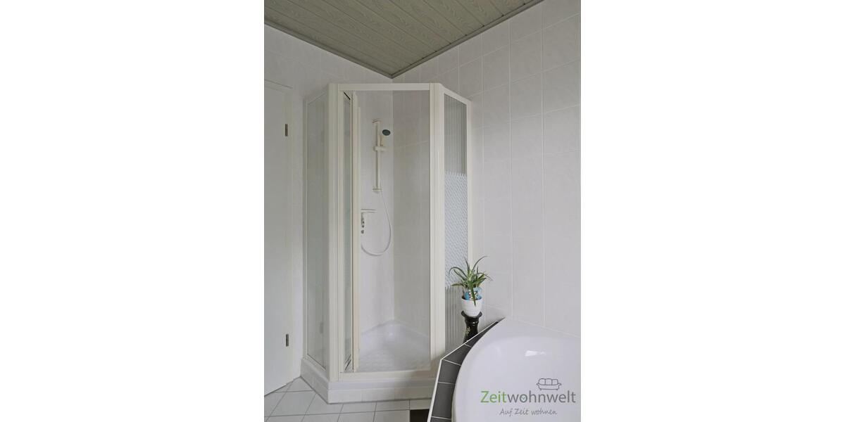Dusche und Wanne