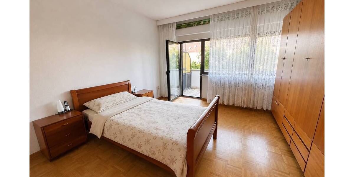 Schlafzimmer mit Balkon