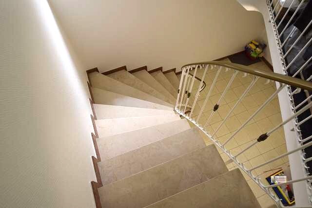 Steintreppe in den Keller