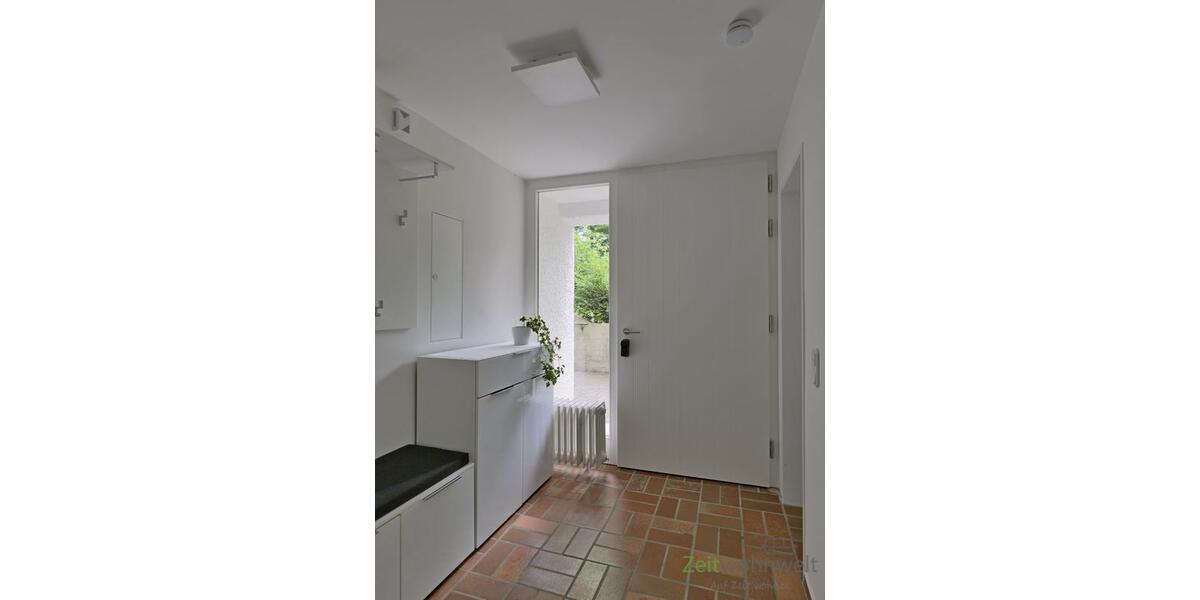 Wohnungsflur mit Garderobe