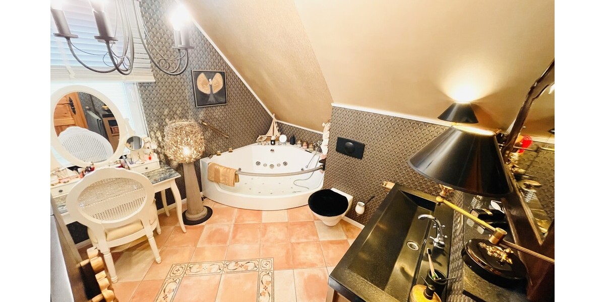 EFH - OG - Badezimmer (Whirlpool)