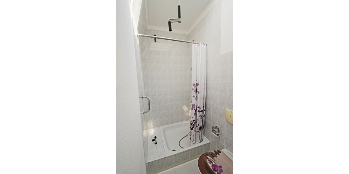 12 Dusche 2