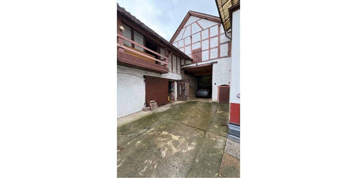 Garage und Innenhof 1