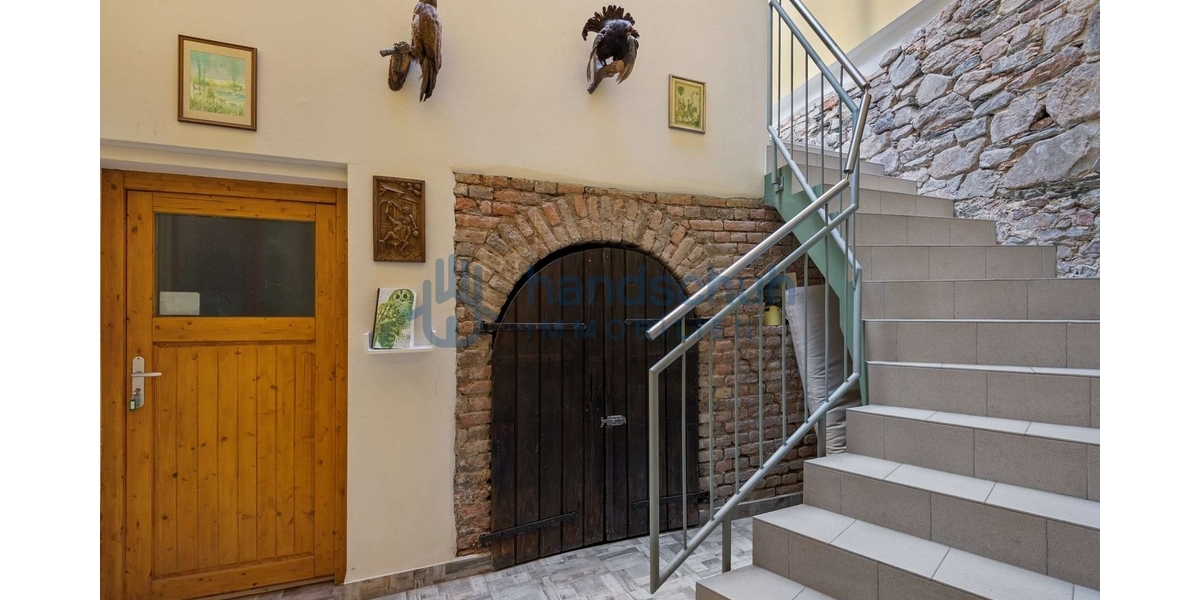 Treppenhaus mit Gewölbekeller