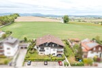 Gepflegtes Dachgeschoss mit Blick ins Grüne und Wohlfühlambiente - Dachgeschoßwohnung Neukirchen beim Heiligen Blut | Angebot:26770275