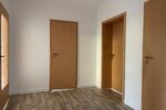 Zur ANLAGE: Komplett renoviert und modernisiert - mit Tageslichtbad, Balkon, Garage und Stellplatz! - Erdgeschoßwohnung Bärenstein Niederschlag | Angebot:26003489