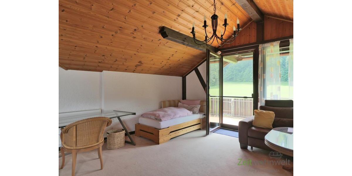 Blick zum Bett