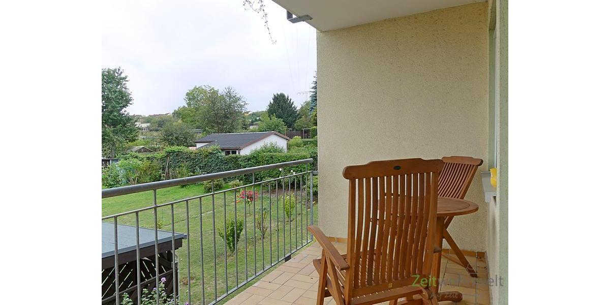 überdachter Balkon zum Garten