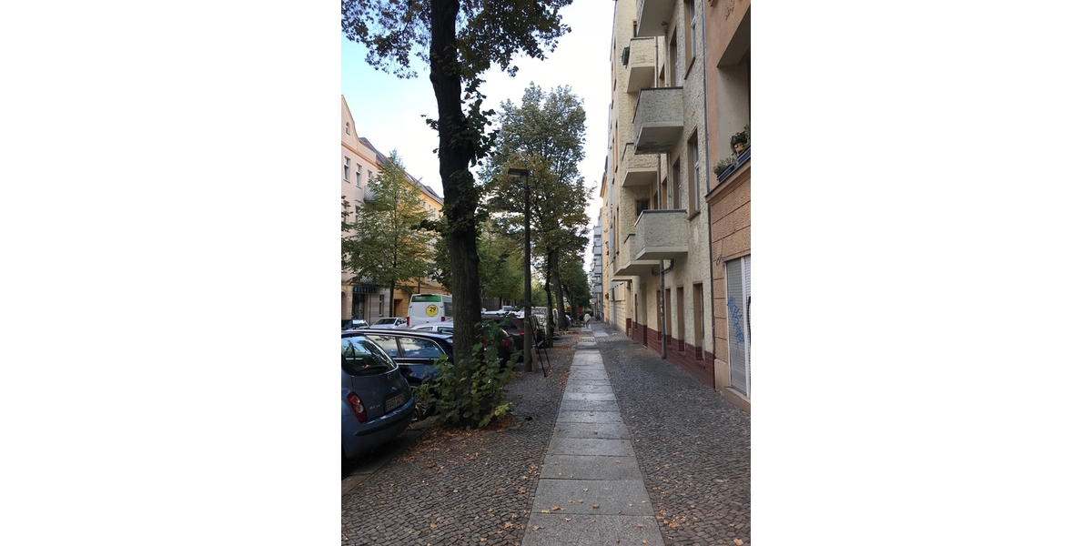 Straßenansicht links