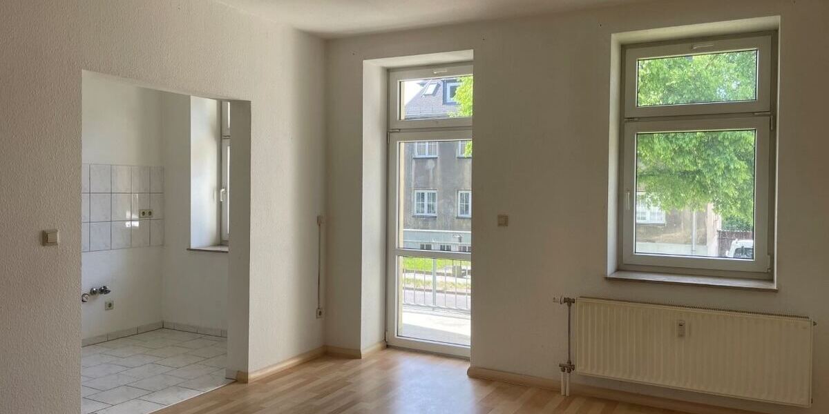 Wohnzimmer mit Balkon