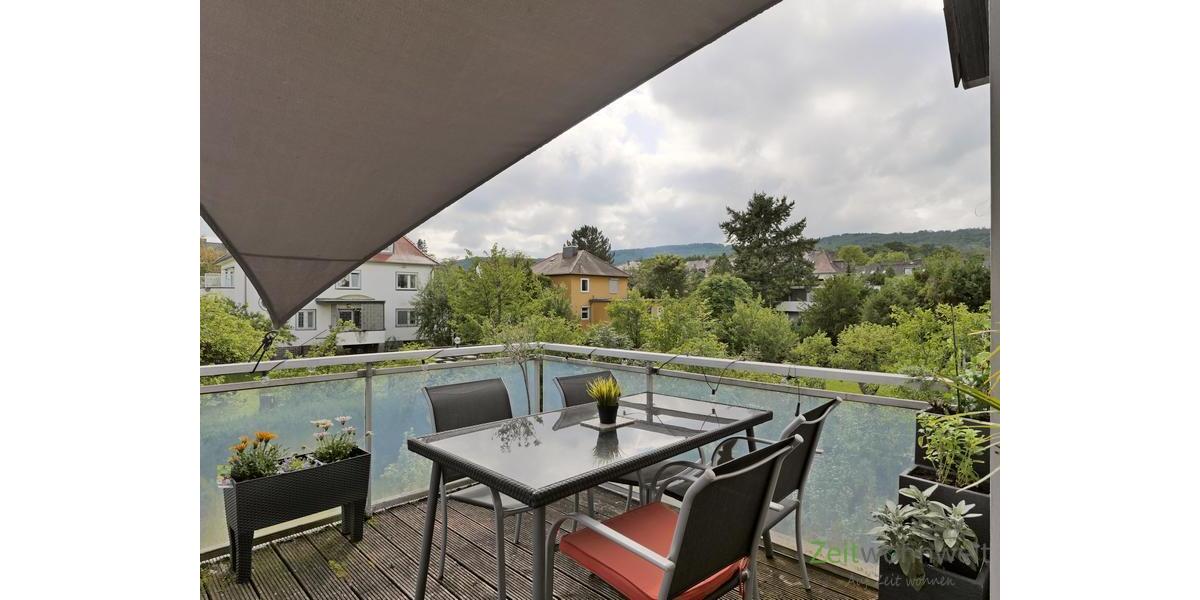 Dachbalkon mit Sonnensegel