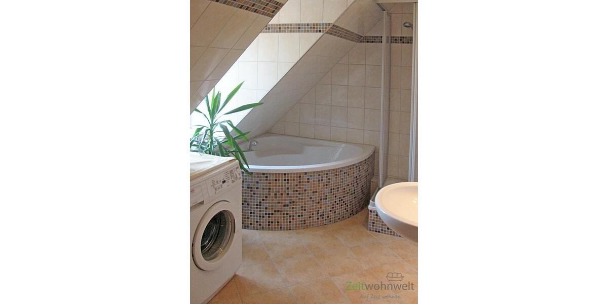 Bad mit Wanne und Dusche