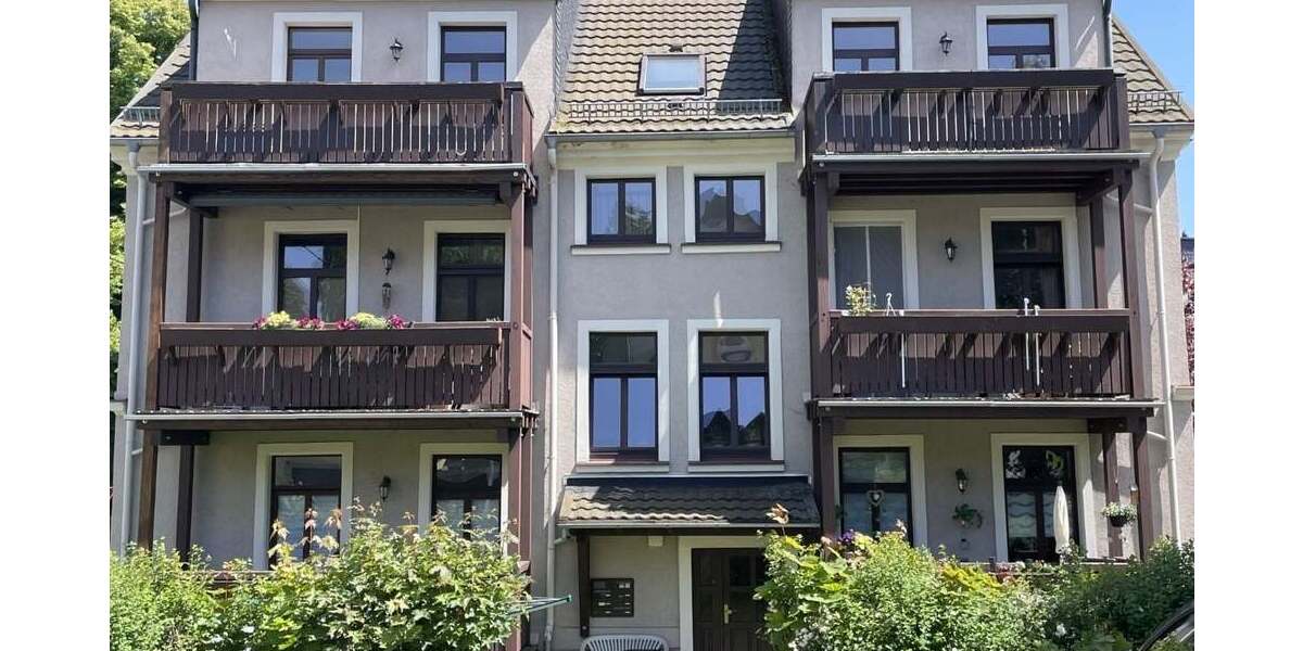 großer Balkon im DG links
