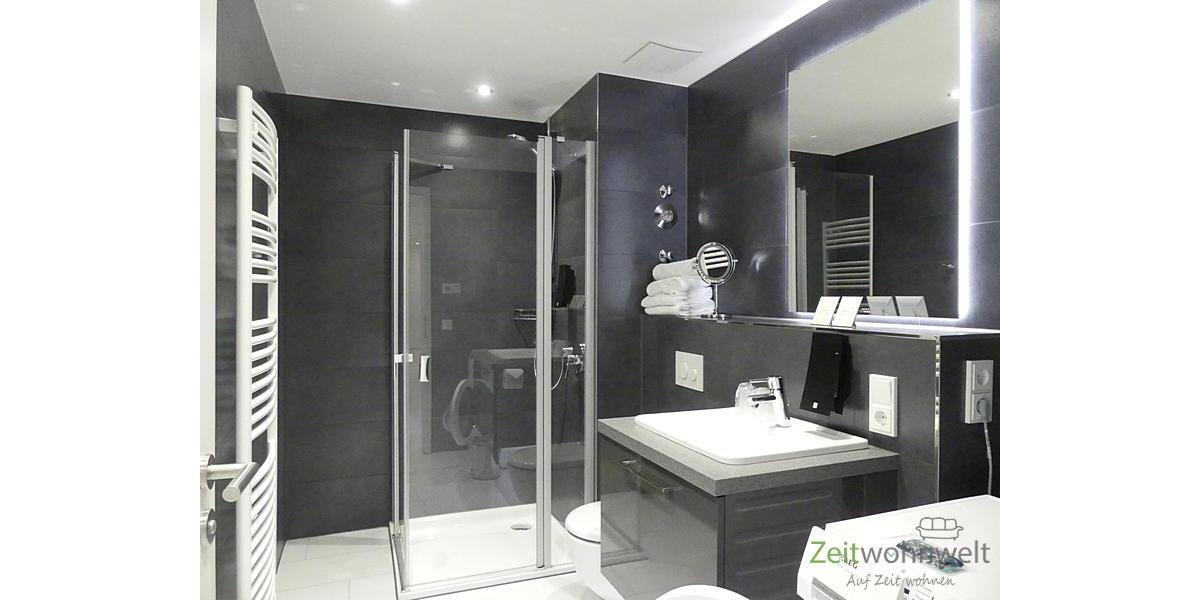 vorderes Bad mit Dusche und WM