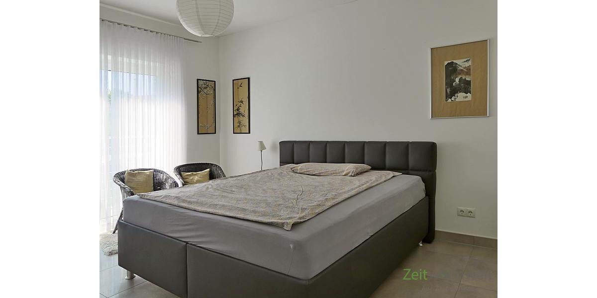 großes Schlafzimmerbett