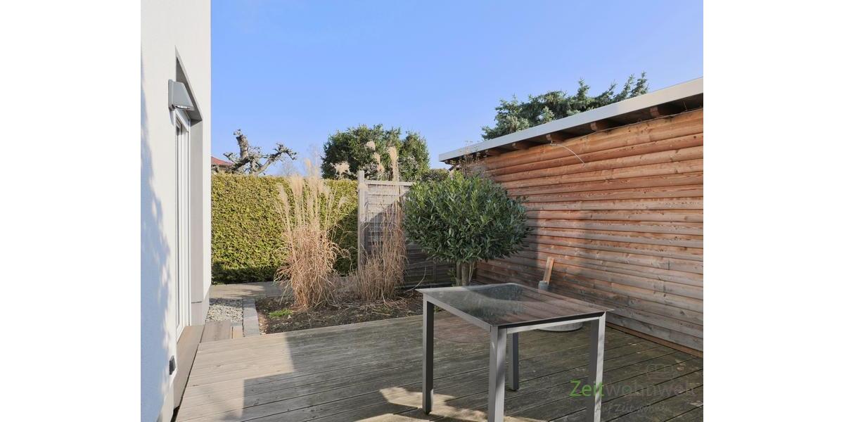 geschützte Terrasse im Februar