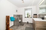 Modernes Wohnerlebnis – Großzügiges Zweifamilienhaus mit nachhaltiger Energietechnik und sofortiger Verfügbarkeit - Zweifamilienhaus Roding | Angebot:26855937