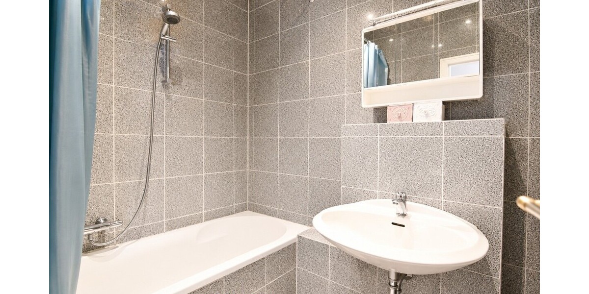 Bad mit Wanne
