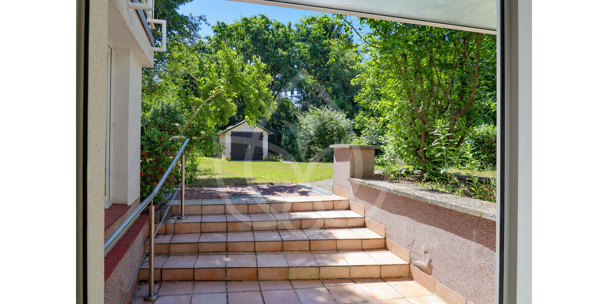 Souterrain - Terrasse und Eingangsbereich