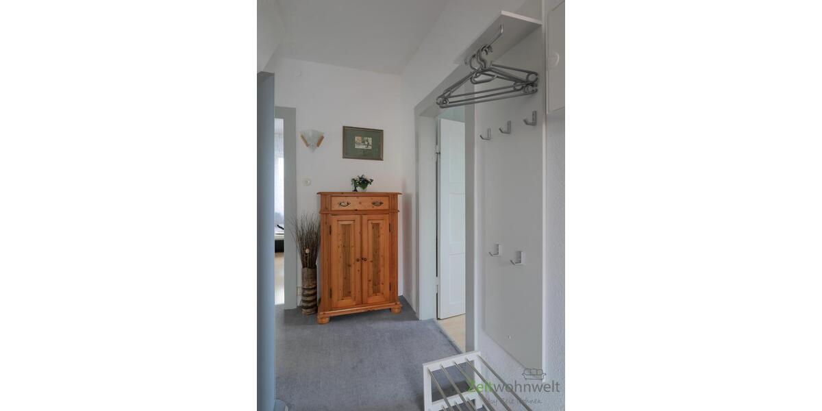 Wohnungsflur mit Garderobe