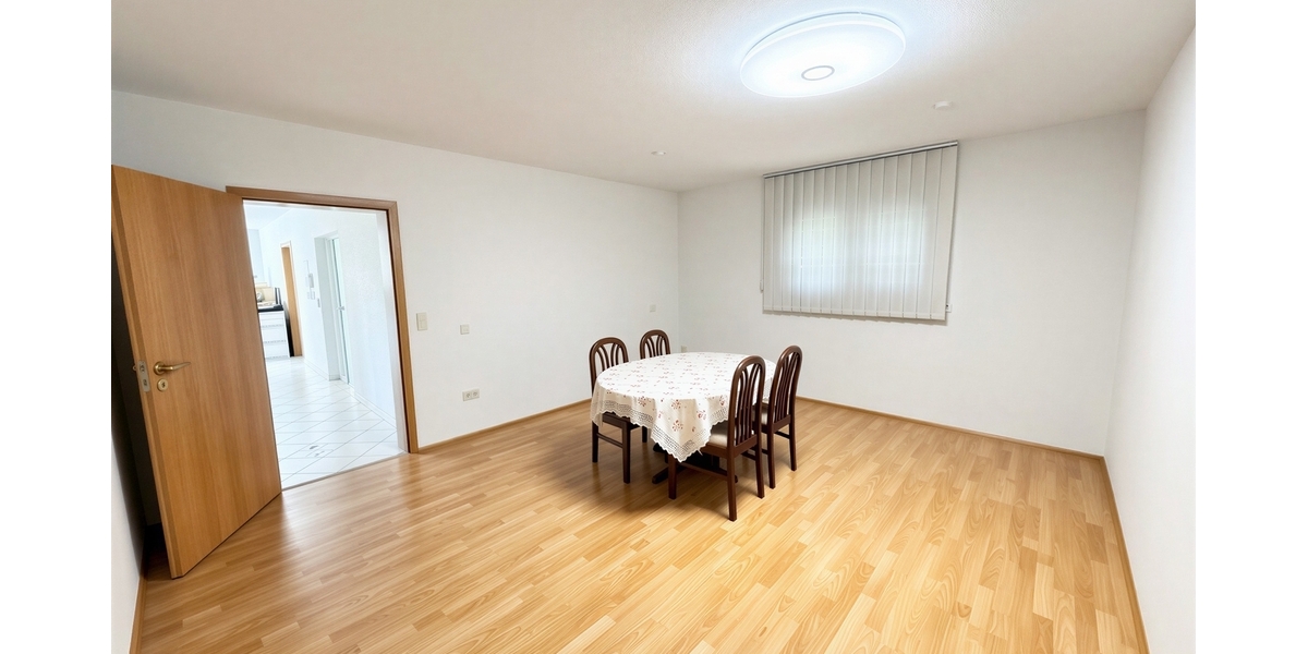 Esszimmer im EG - (KI generiert)