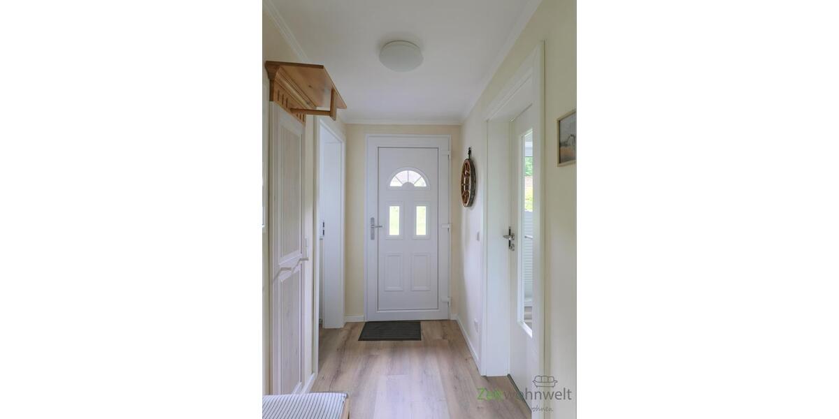 Hauseingang mit Garderobe
