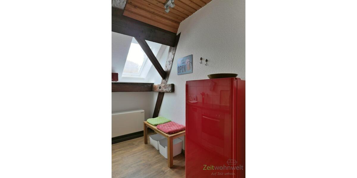knallroter Kühlschrank