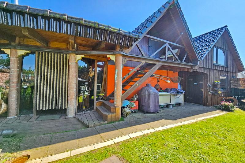 Blick auf Wintergarten Grillbereich und Werkstatt