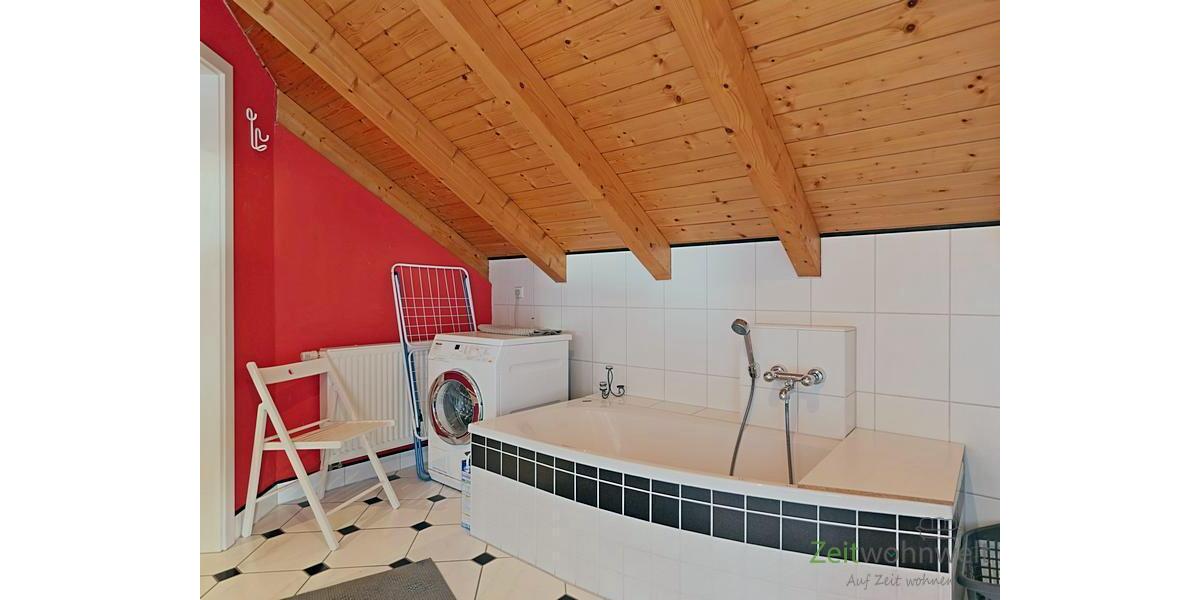 Badewanne und Waschmaschine