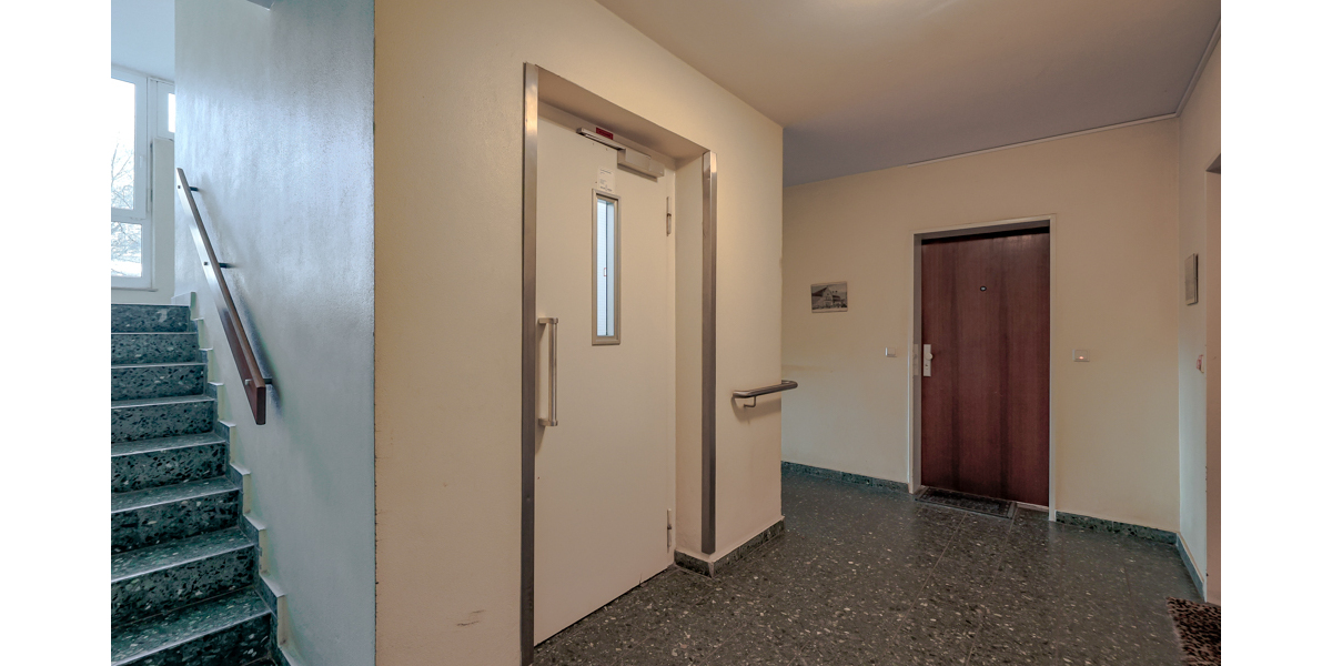 Treppenhaus/Aufzug