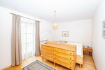Großzügiges Zuhause mit umzäunten Gartengrundstück und vielseitigem Studio - Einfamilienhaus Schönthal | Angebot:27038045