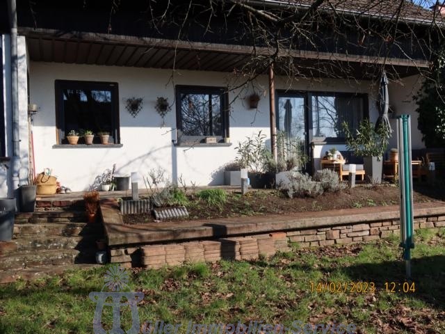 Großzügiges lichtdurchflutetes Zwei-Generationenhaus in schöner Stadtrandlage - Einfamilienhaus Homburg | Angebot:10240180