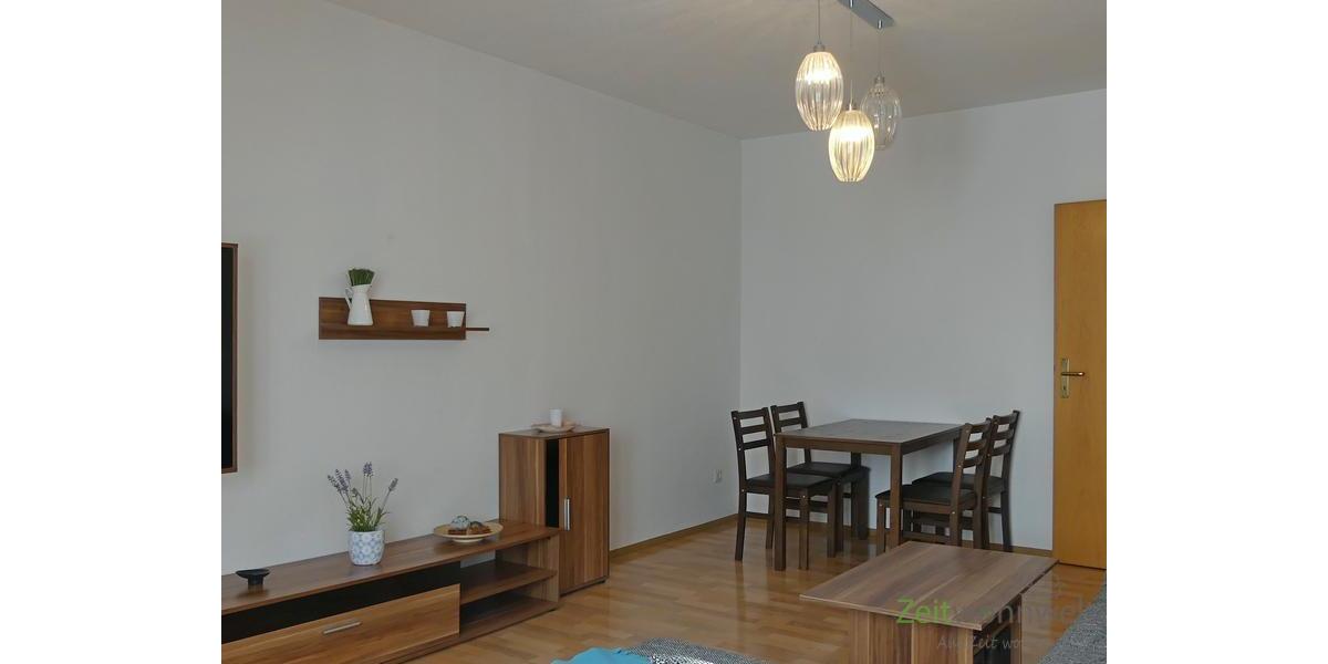 Esstisch im Wohnzimmer