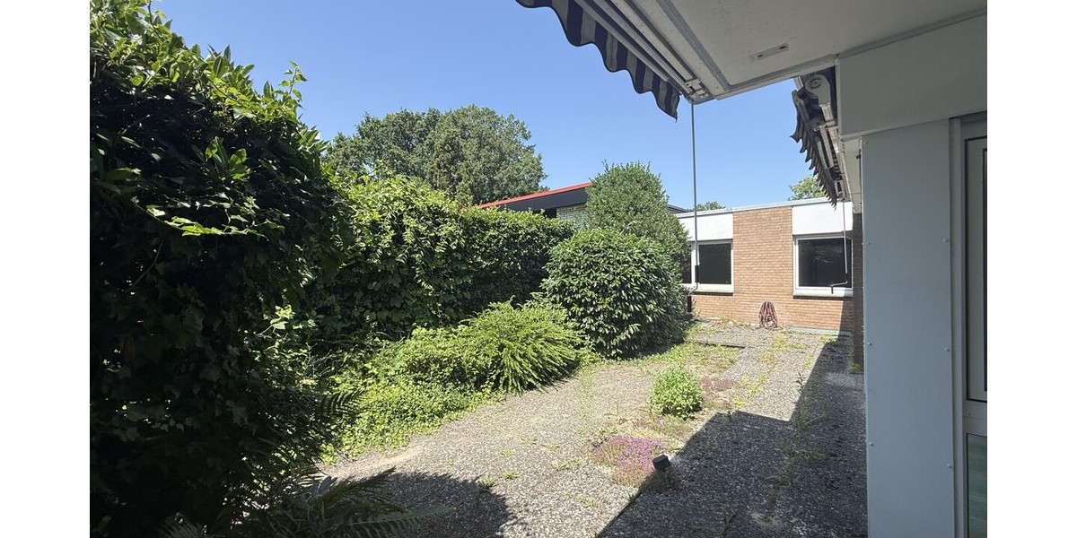 Blick von der überdachten Terrasse