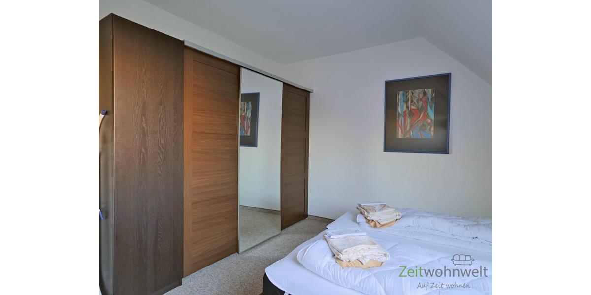 großer Schlafzimmerschrank
