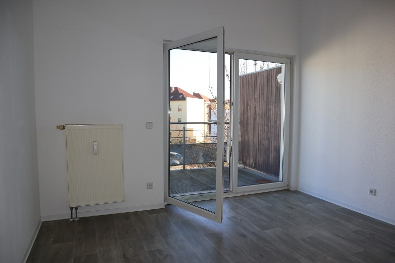 Wohnzimmer mit Balkon