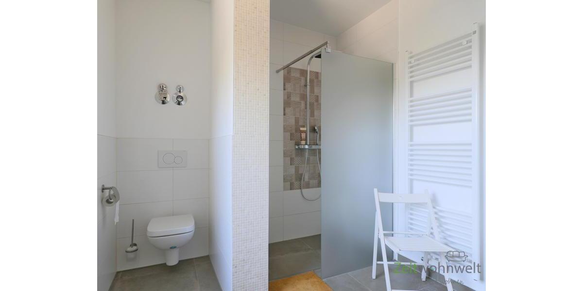 WC und bodentiefe Dusche